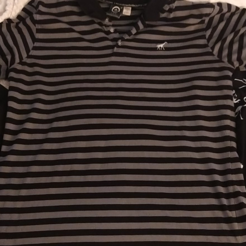 Short-sleeved button up